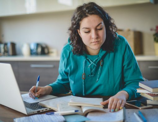 Descubra agora como passar em Medicina estudando sozinho
